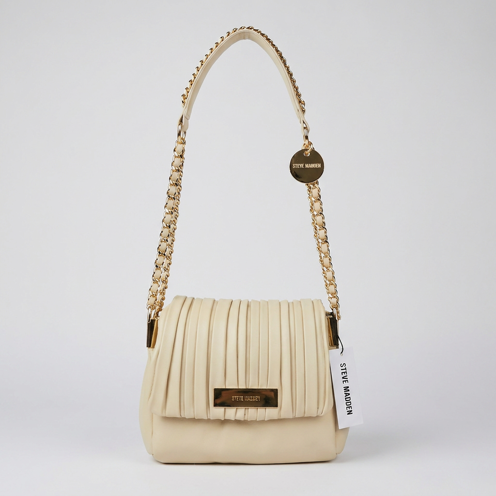 Cartera crema acolchada con cadena dorada